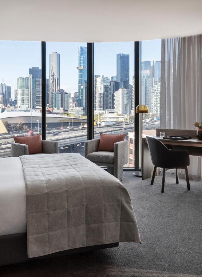 Oakwood Premier Melbourne Aparthotel Kültér fotó A guest room at the Westin Melbourne