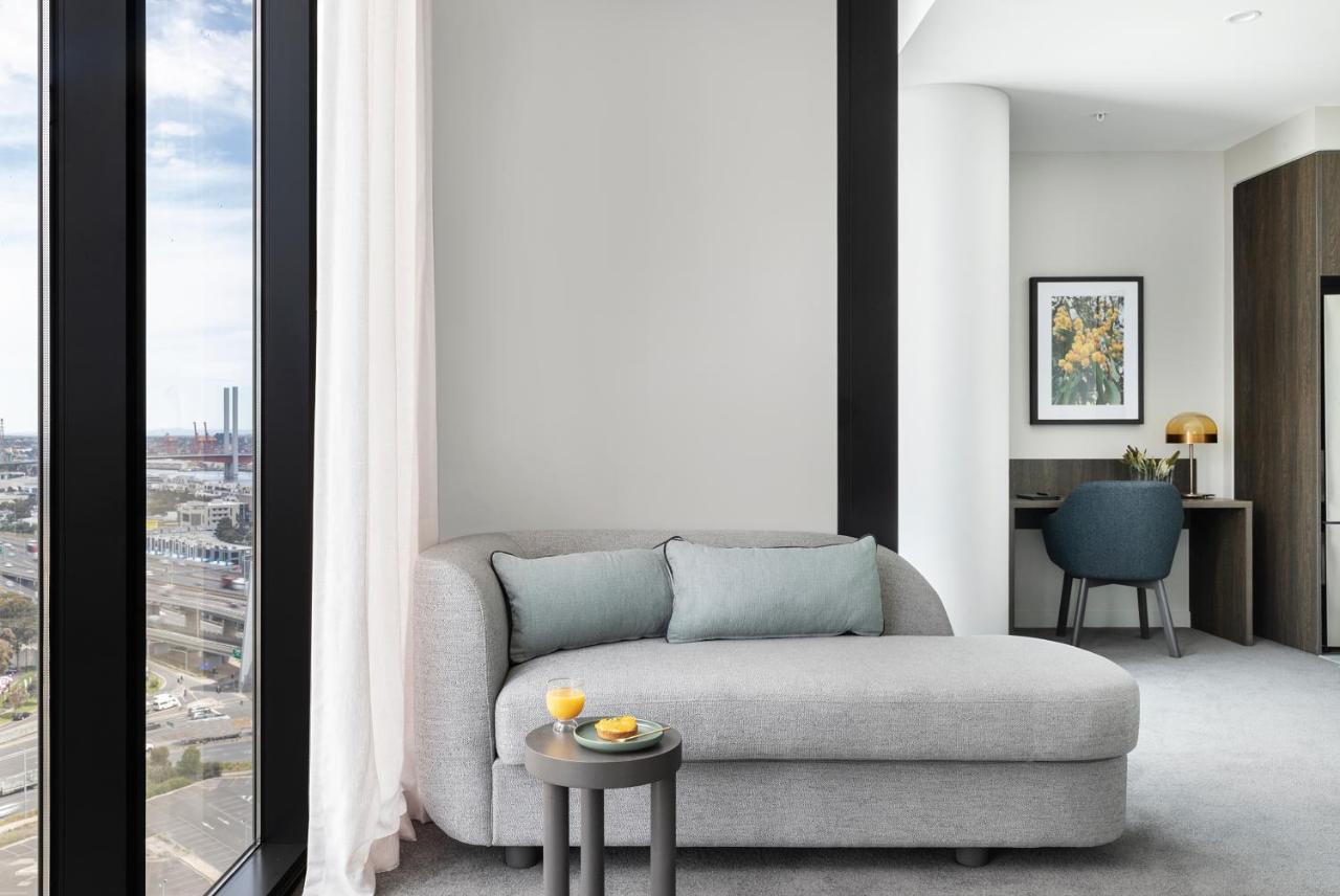 Oakwood Premier Melbourne Aparthotel Kültér fotó A living room at the West End