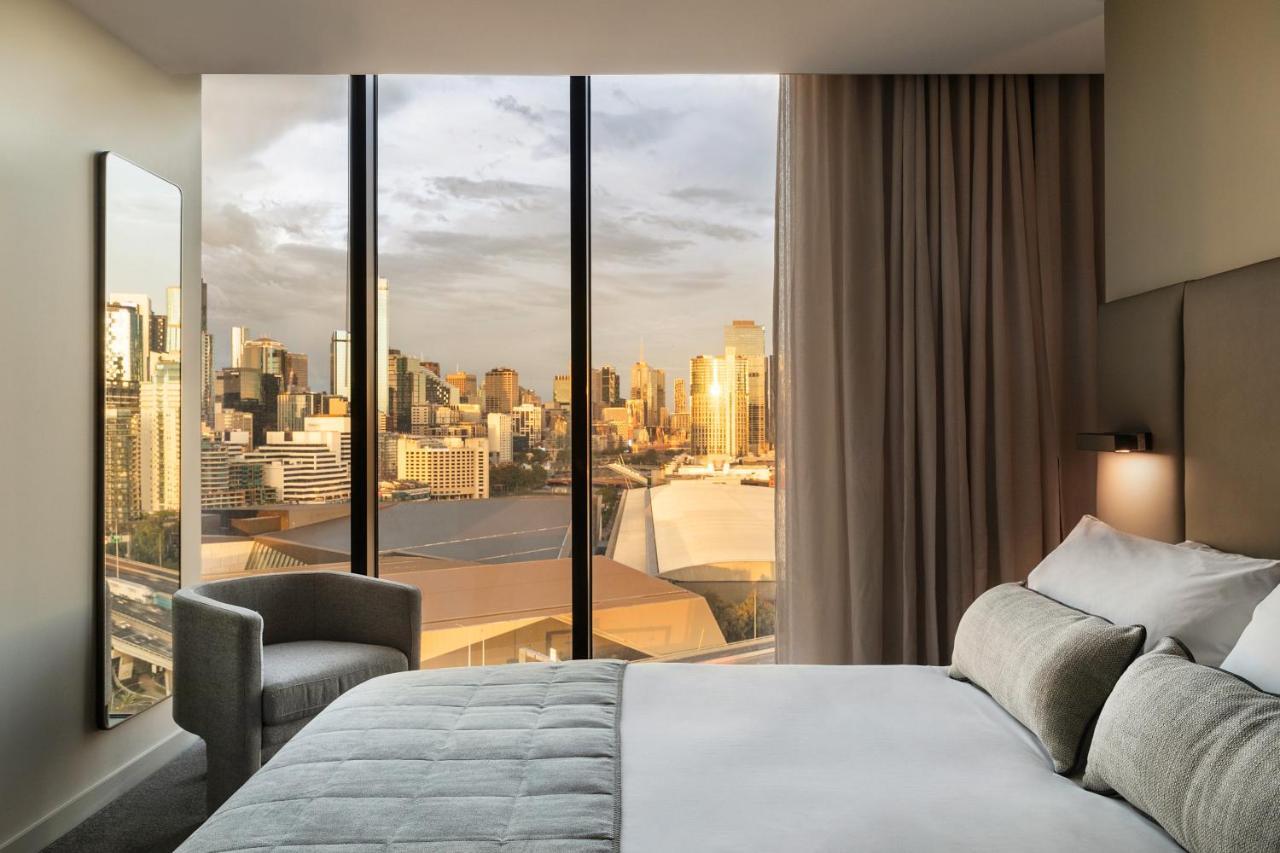 Oakwood Premier Melbourne Aparthotel Kültér fotó A bedroom at the hotel