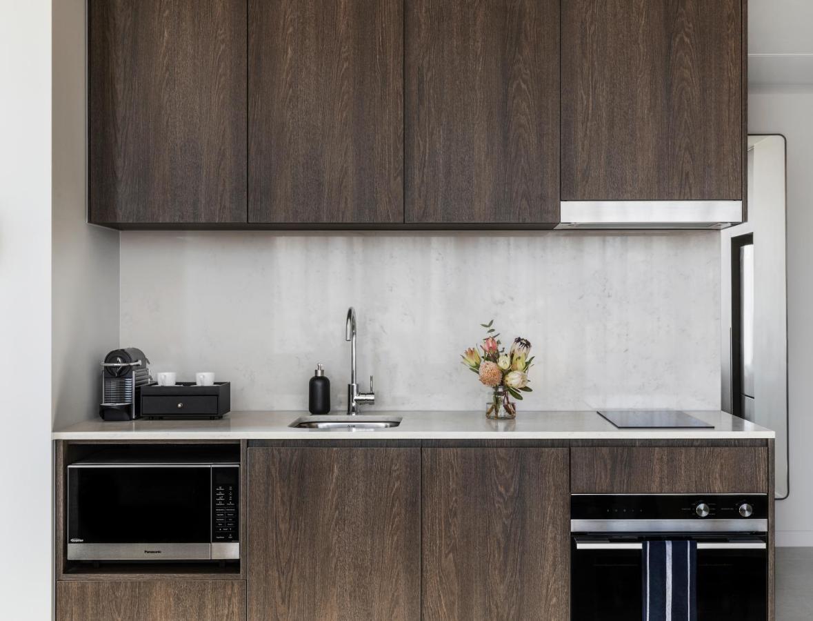 Oakwood Premier Melbourne Aparthotel Kültér fotó A kitchen in a typical apartment