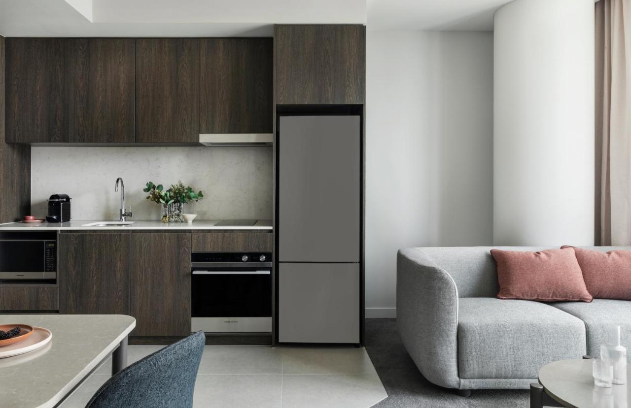 Oakwood Premier Melbourne Aparthotel Kültér fotó A bottom freezer refrigerator