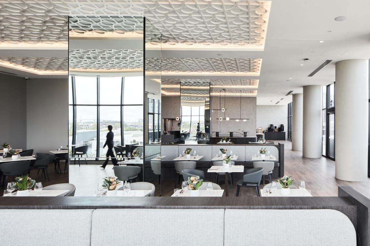 Oakwood Premier Melbourne Aparthotel Kültér fotó The lounge at the airport