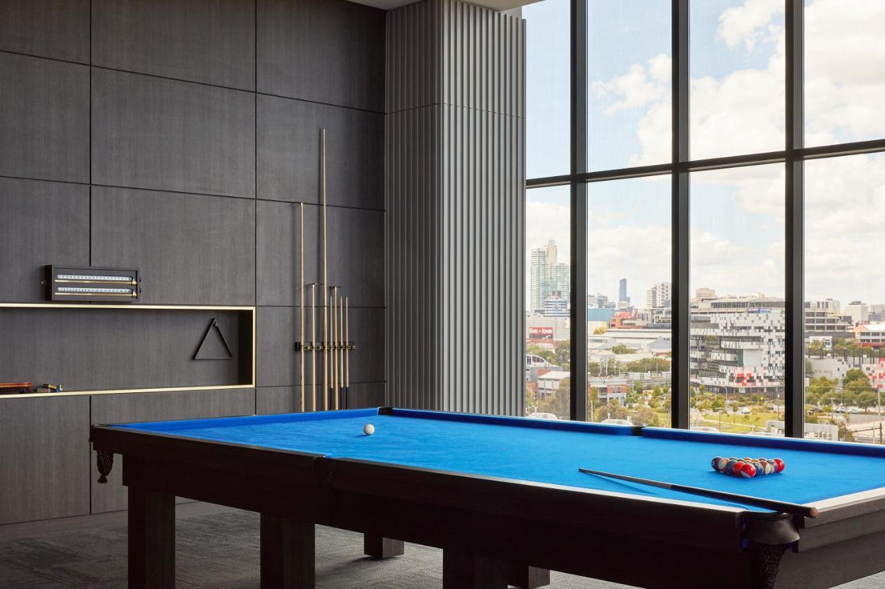 Oakwood Premier Melbourne Aparthotel Kültér fotó A pool table
