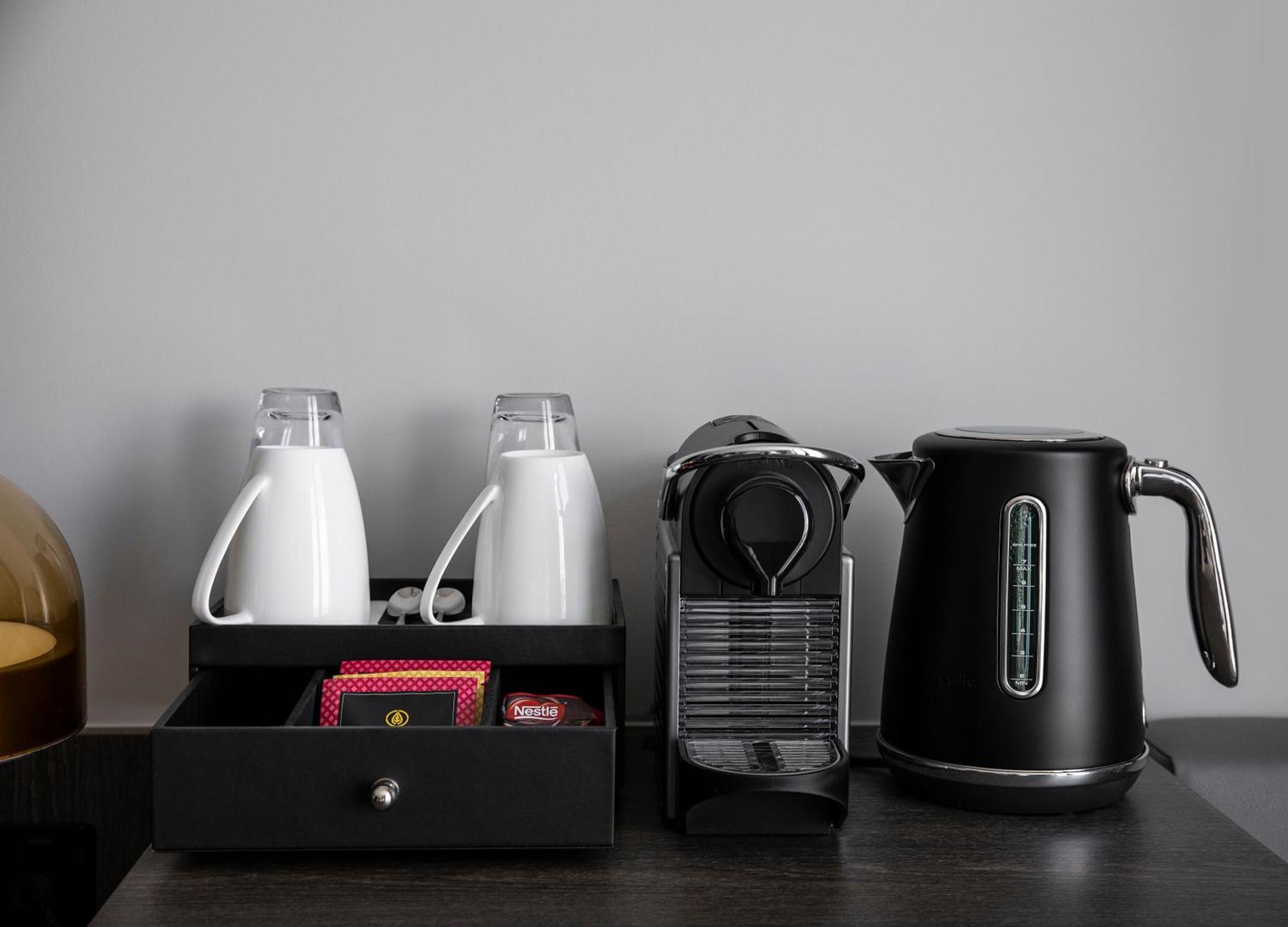 Oakwood Premier Melbourne Aparthotel Kültér fotó A Nespresso coffee machine in a hotel room